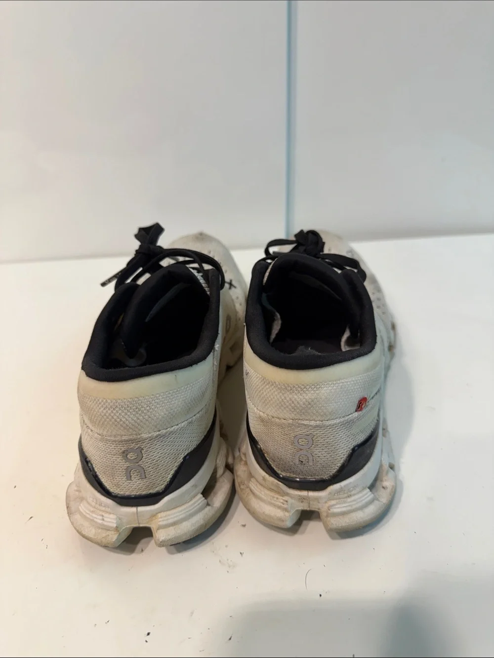 Used Hole On Cloud Running Shoes cloudswift women’s 8